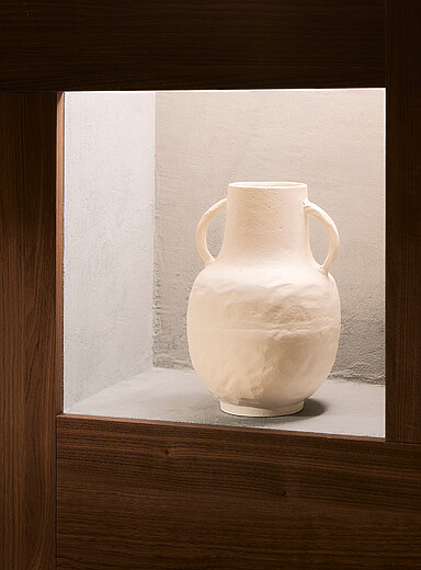 Le vase blanc deux anses c&eacute;ramique textur&eacute;e