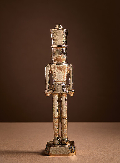 Le casse-noisette m&eacute;tal dor&eacute; <b>Collection de No&euml;l</b>