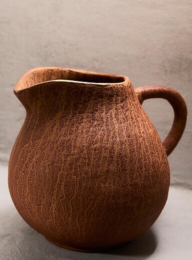 Le vase cruche sillons terracotta