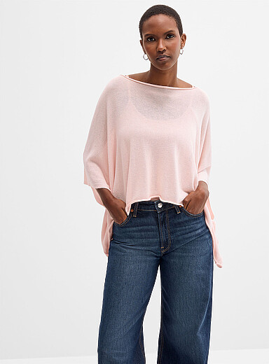 Le chandail effet poncho fin tricot scintillant <b>Collection exclusive d'Italie</b>