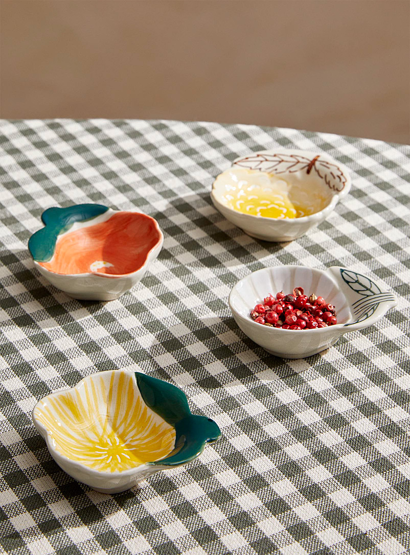 https://imagescdn.simons.ca/images/19921-6241100-12-A1_2/varied-flowers-small-pinch-bowls-set-of-4.jpg?__=2