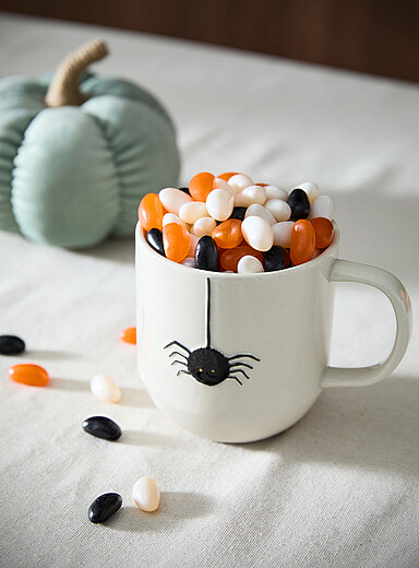 La tasse araign&eacute;e relief <b>Collection d'Halloween</b>