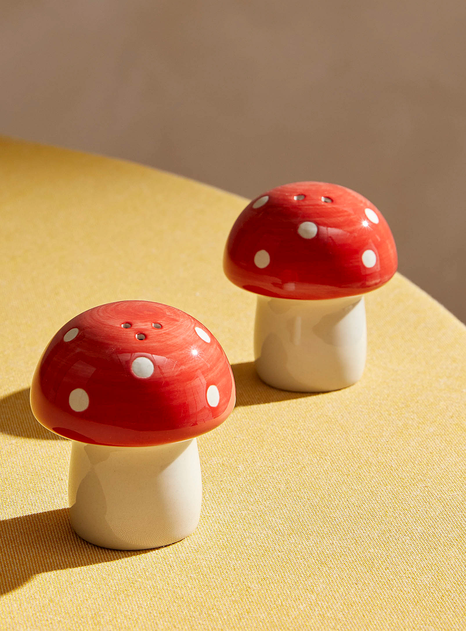 Simons Maison Mushrooms Salt And Pepper Shaker Set In Red