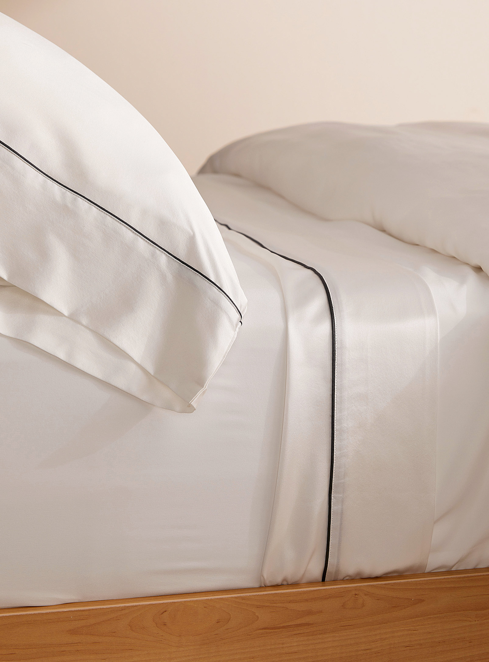 Simons Maison Pure Silk Bedsheet Set Fits Mattresses Up To 16 In In Ivory White