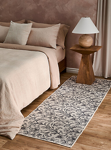 Simons Maison: Le tapis de couloir tiss&eacute; fleurs au fusain 75 x 215 cm Gris &agrave; motifs