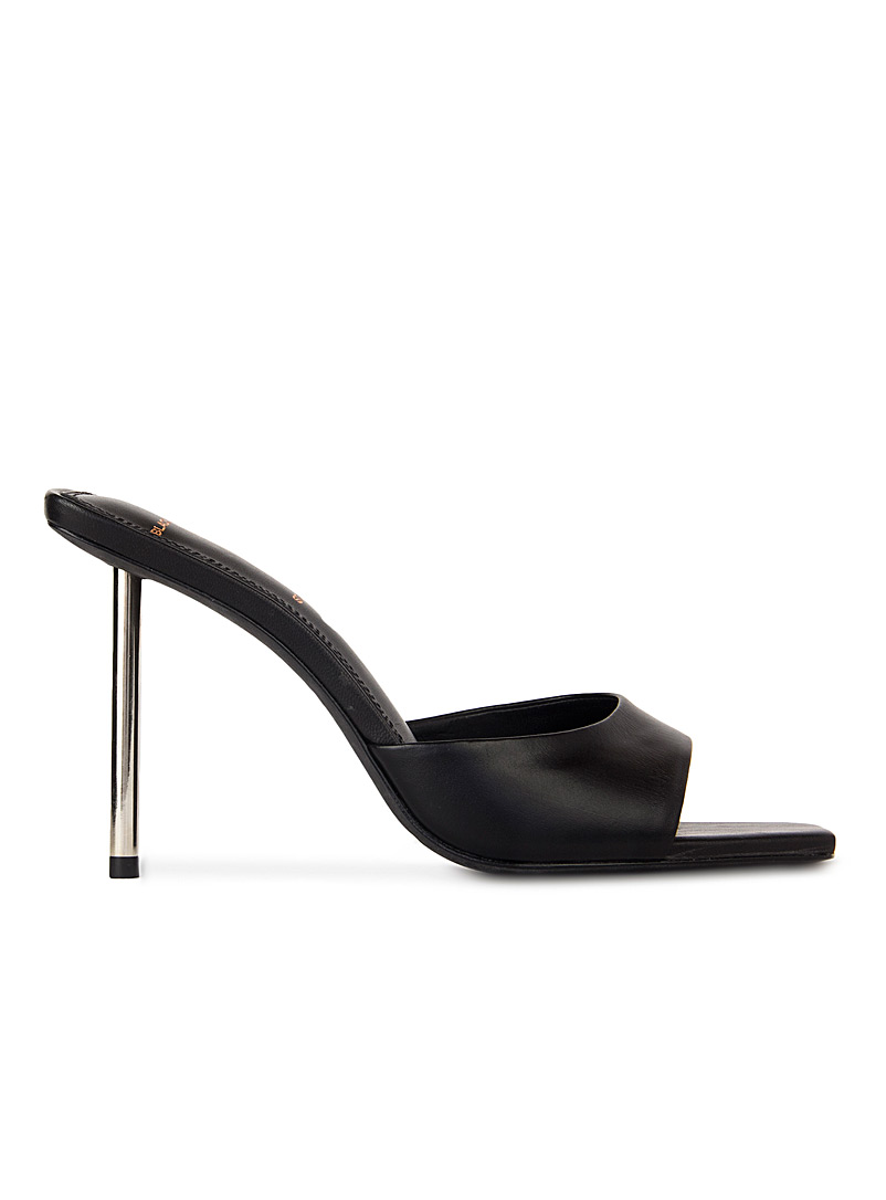 Black Suede Studio: La sandale à talon métallique Yara Femme Noir pour 