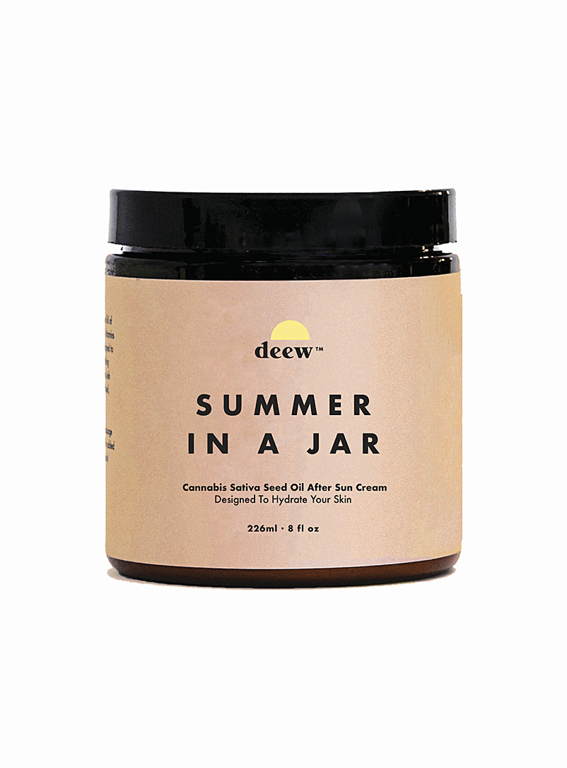 Deew: La crème après-soleil à l'huile de chanvre Summer in a Jar Assorti