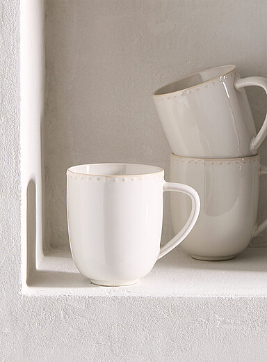 La tasse blanche pois relief