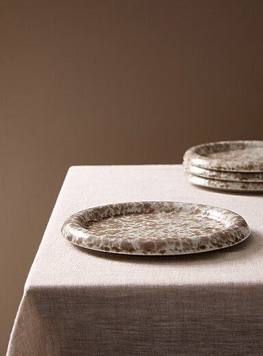 Rounded rim small speckled plate