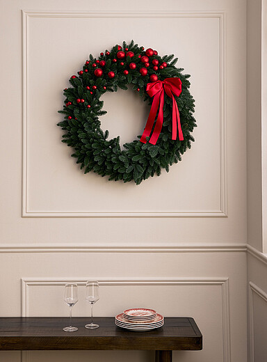Red ornament illuminated Christmas wreath 81.5 cm in diameter <b>Christmas Collection</b>