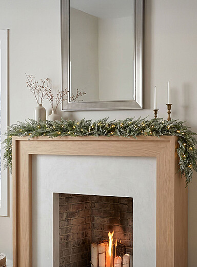 Artificial cedar branches light-up Christmas garland 183 cm long <b>Christmas Collection</b>