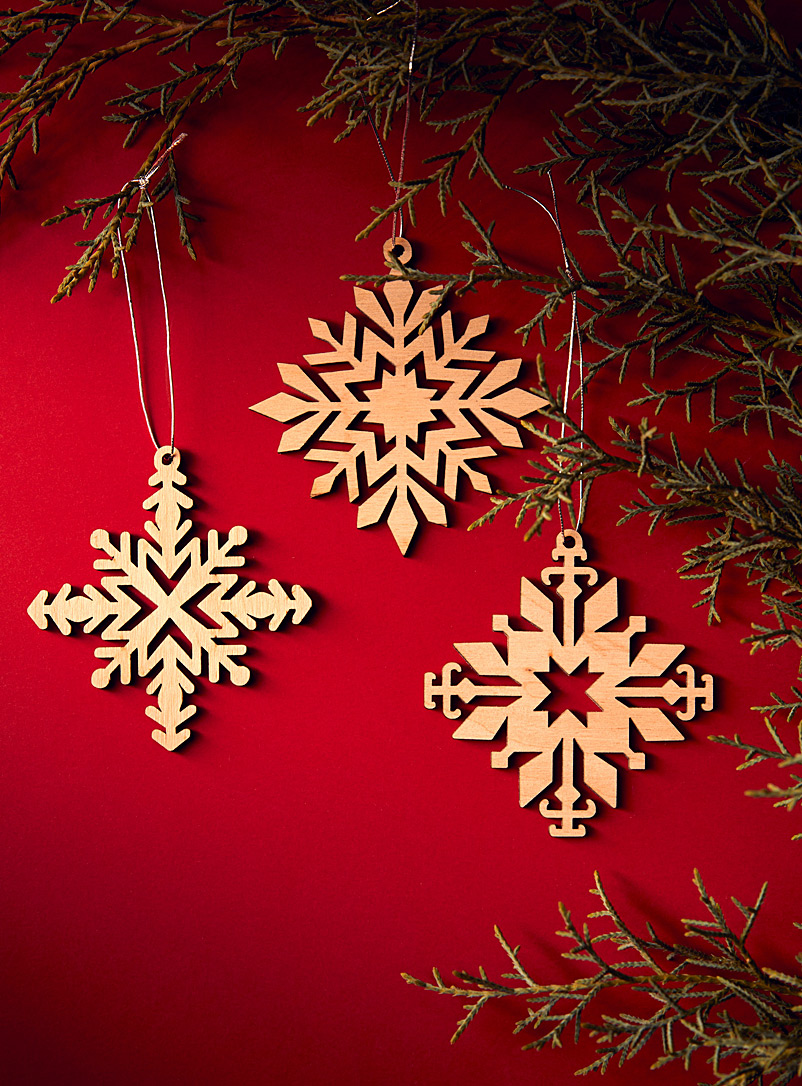 Livcan Design Assorted Wooden snowflake