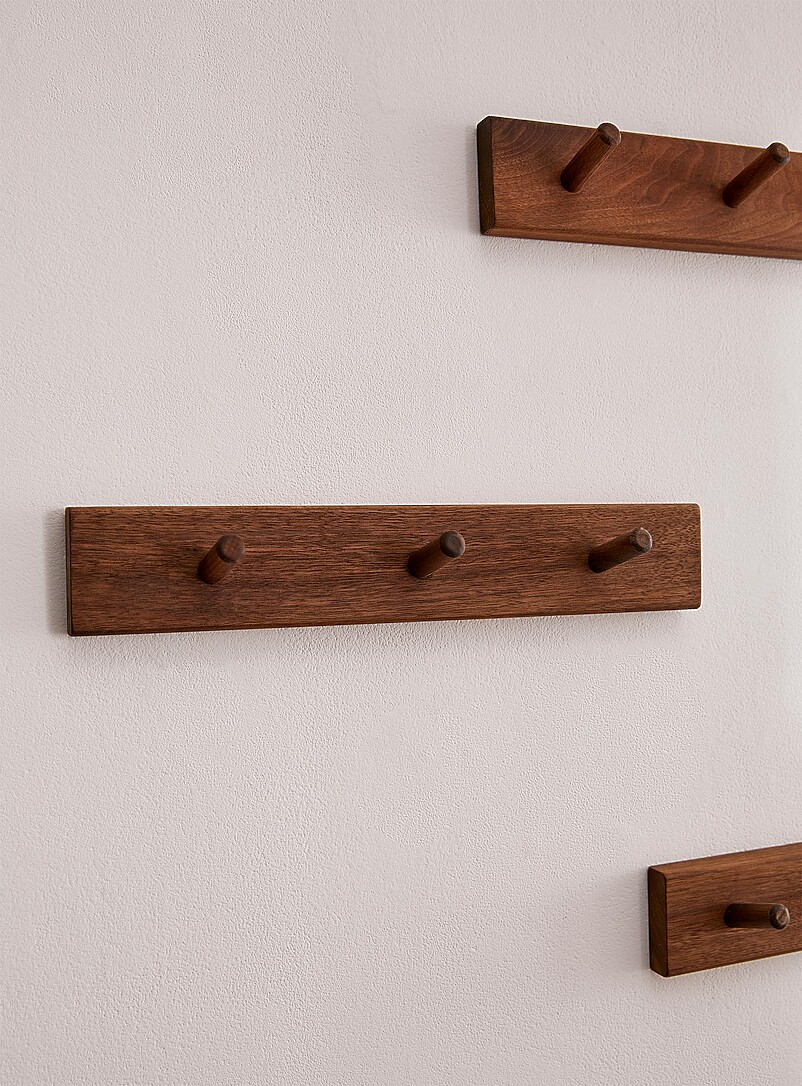 LivCan Design Walnut Walnut pegs wall-mounted coat rack