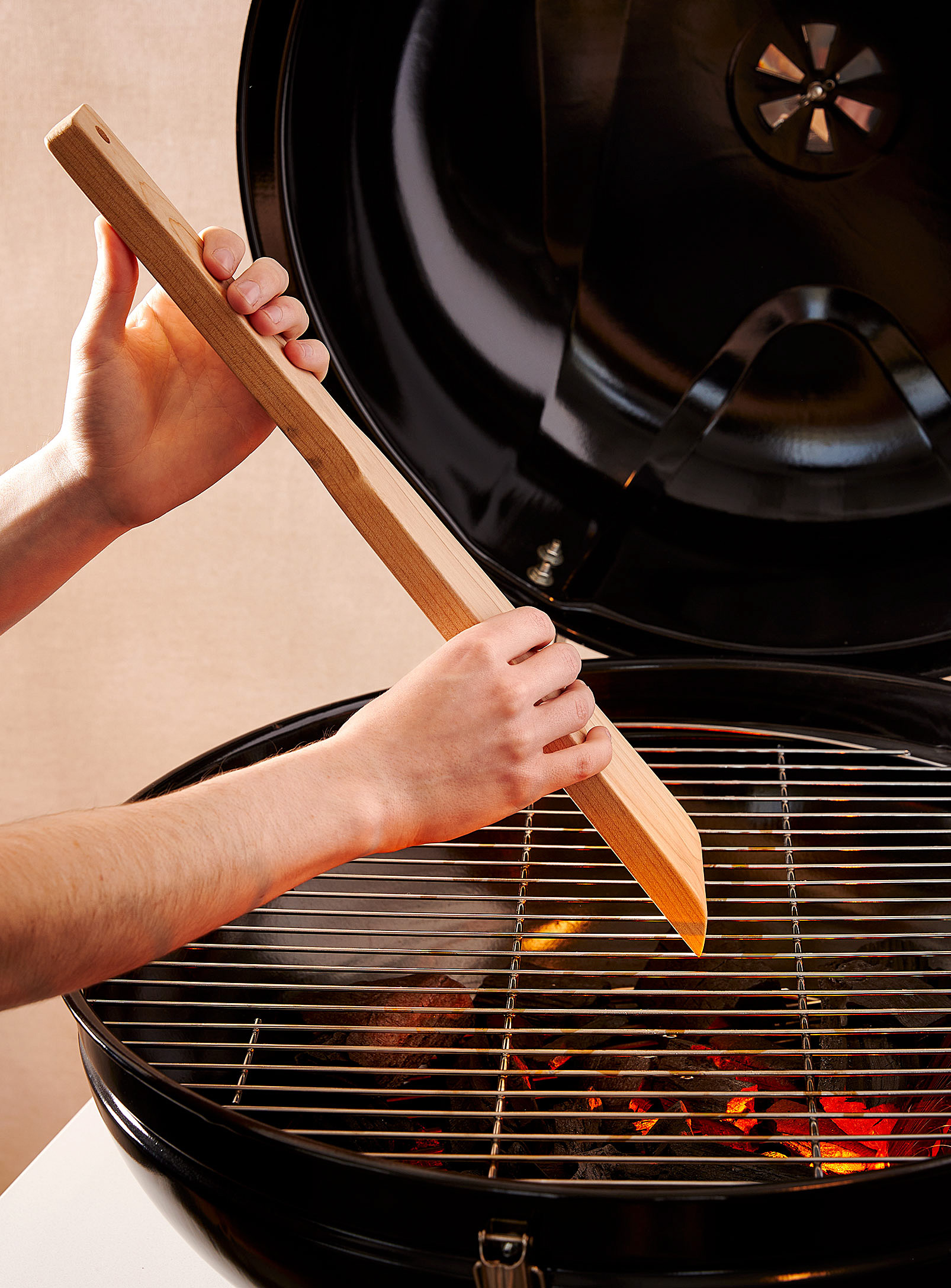 LivCan Design - L'ensemble d'outils pour le barbecue en bois 2 pièces