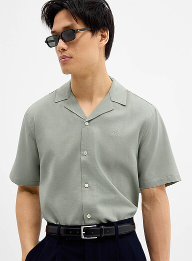 La chemise col ouvert &eacute;pur&eacute;e