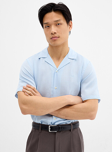La chemise col ouvert &eacute;pur&eacute;e