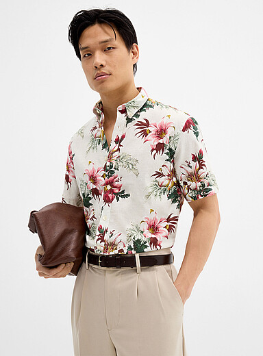 La chemise fleurs tropicales touche de lin
