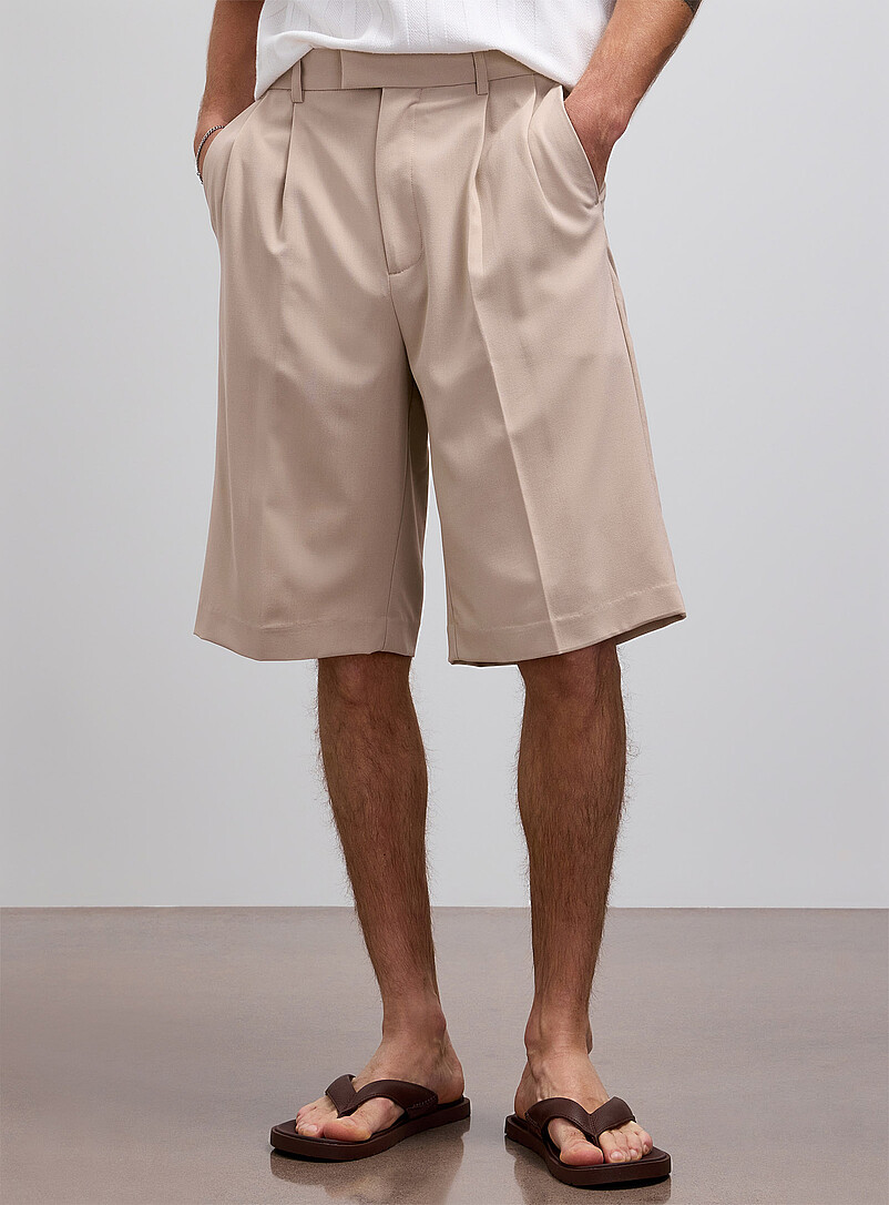 Lindbergh Sand Pleated stylish Bermudas <b>Wide fit</b> for men