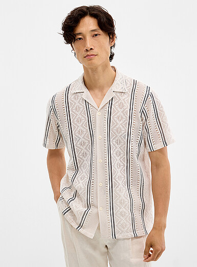 La chemise col ouvert crochet&eacute;e <b>Coupe r&eacute;guli&egrave;re</b>