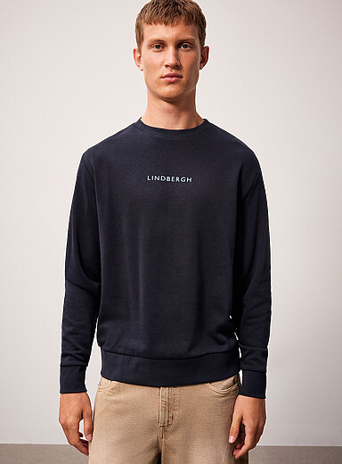 Le sweat &eacute;pur&eacute; logo <b>Coupe relaxe</b>