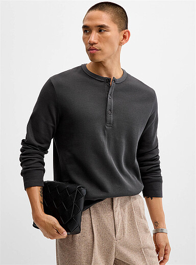 Le t-shirt henley jersey textur&eacute; Coupe relaxe