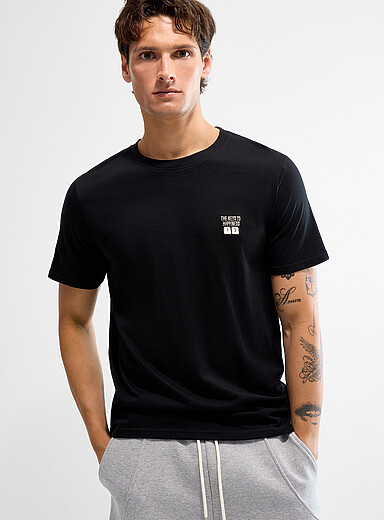 Le t-shirt d&eacute;tente petite broderie