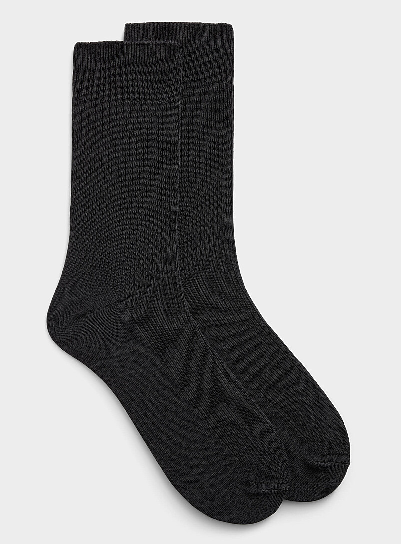 Ribbed solid dress socks product image (primary)