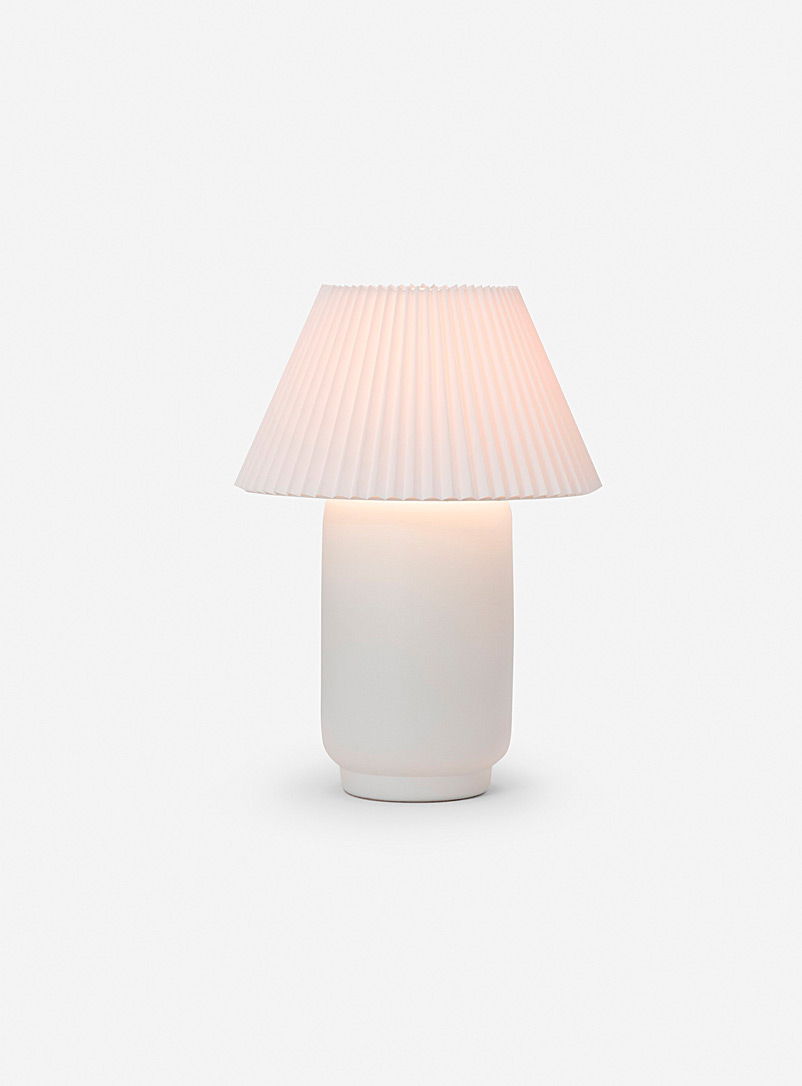 EQ3 White Retro pleat table lamp