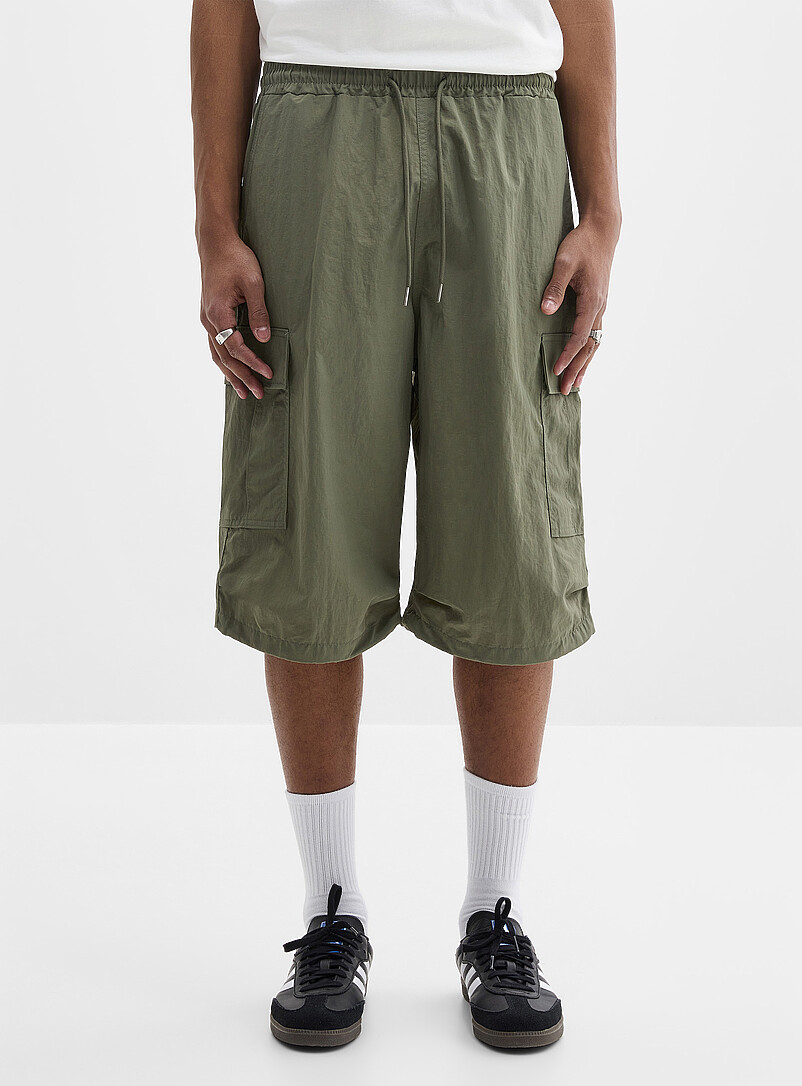Djab: Le bermuda cargo parachute <b>Importation de S&eacute;oul</b> Vert fonc&eacute; - Mousse pour homme