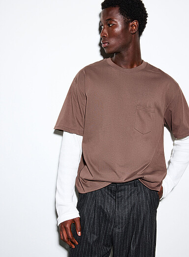 Le t-shirt effet superpos&eacute; manches gaufr&eacute;es <b>Importation de S&eacute;oul</b>