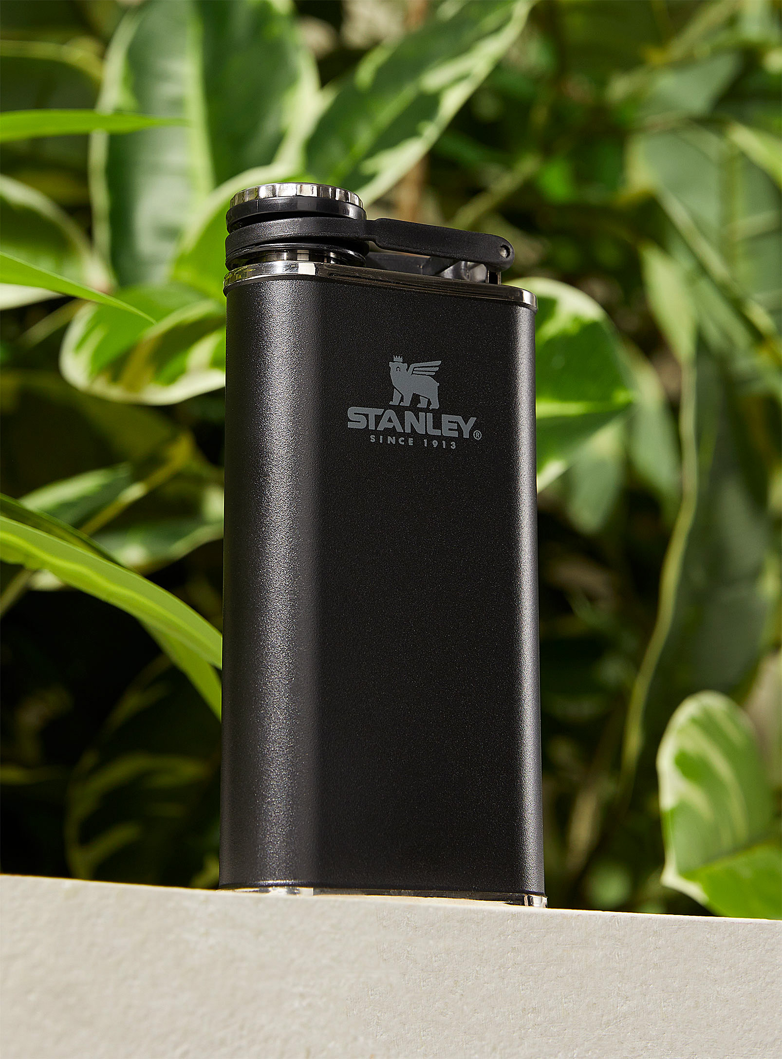 Stanley Classic Easy Fill Flask In Black