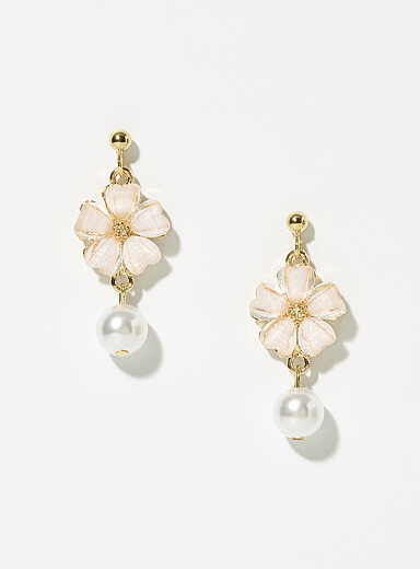 Flower and pearl earrings