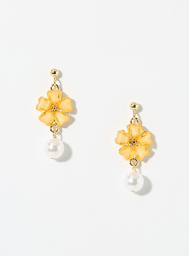 Les boucles d'oreilles fleurs et perles