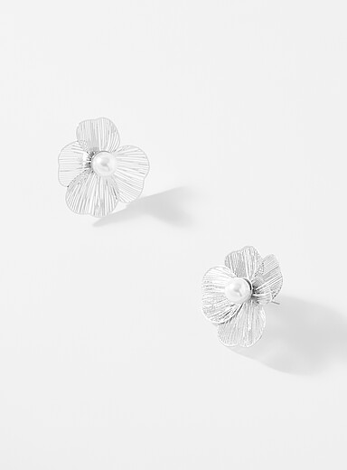 Metallic floral earrings