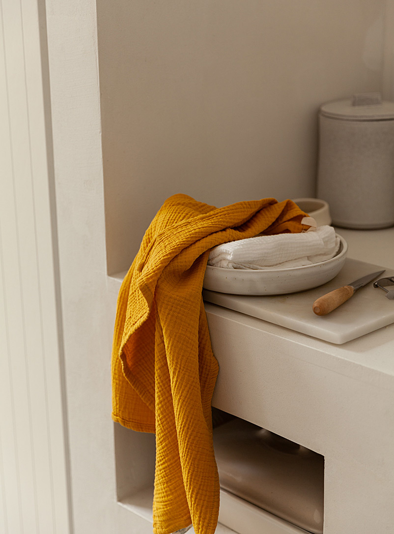 Les Écolorés Medium Yellow & Ivory White Waffled cotton tea towel set
