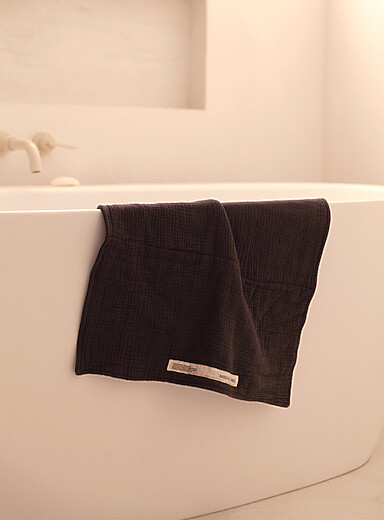 Plush waffled cotton bath mat