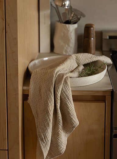 Waffled cotton and linen hand towel set