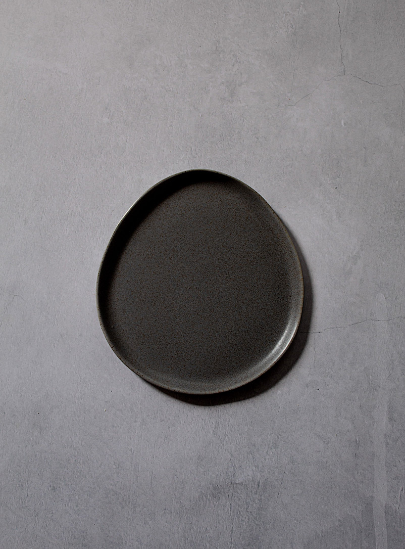 Ateleï Charcoal Speckled stoneware teardrop plate