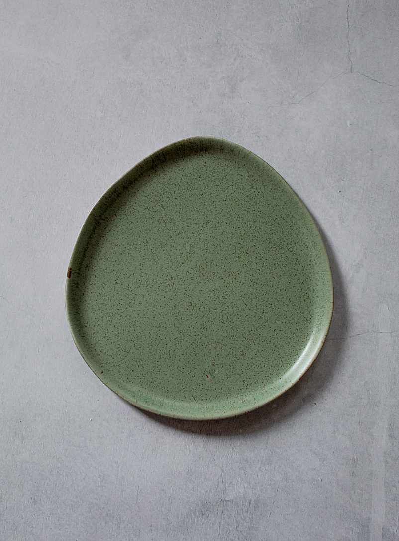Ateleï Mossy Green Large speckled stoneware teardrop plate