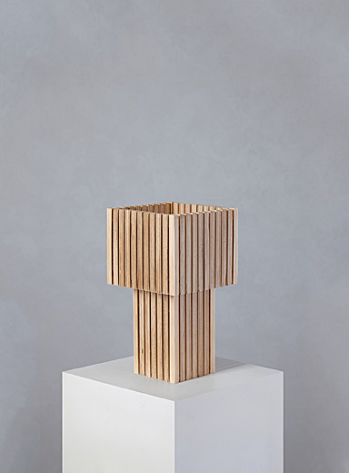La lampe d'ambiance minimaliste en merisier
