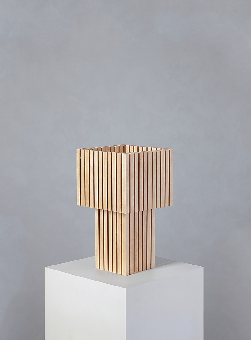 Stamátios Fragos: La lampe d'ambiance minimaliste en érable Érable