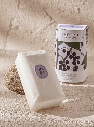 Le savon en barre Bourgeon de cassis