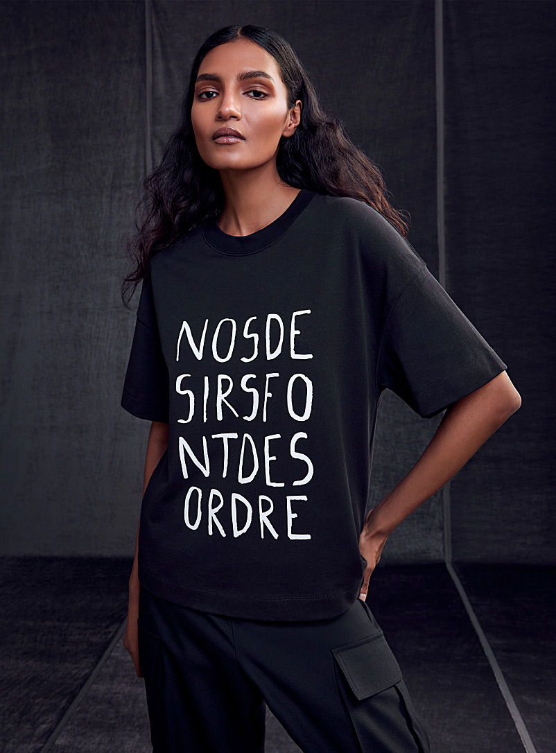 Edito par Simons: Le t-shirt Nos désirs font désordre Noir pour femme