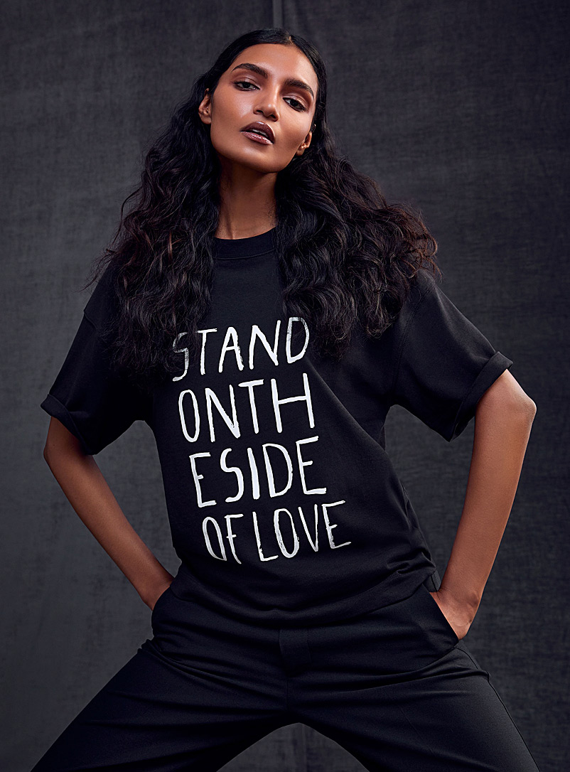 Edito par Simons: Le t-shirt Stand on the side of love Noir pour femme