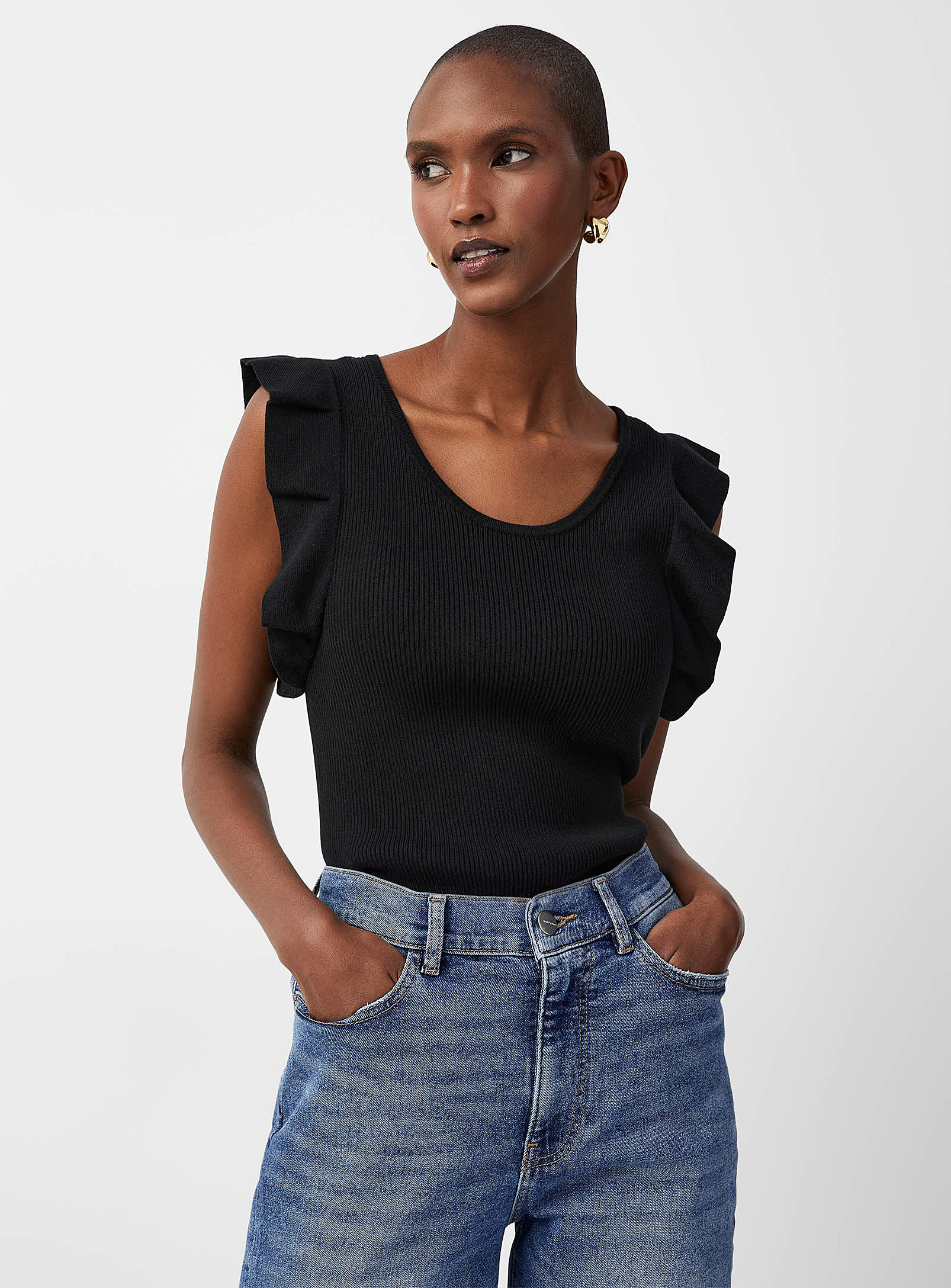 Contemporaine Ruffled Ribbed Sweater In Black