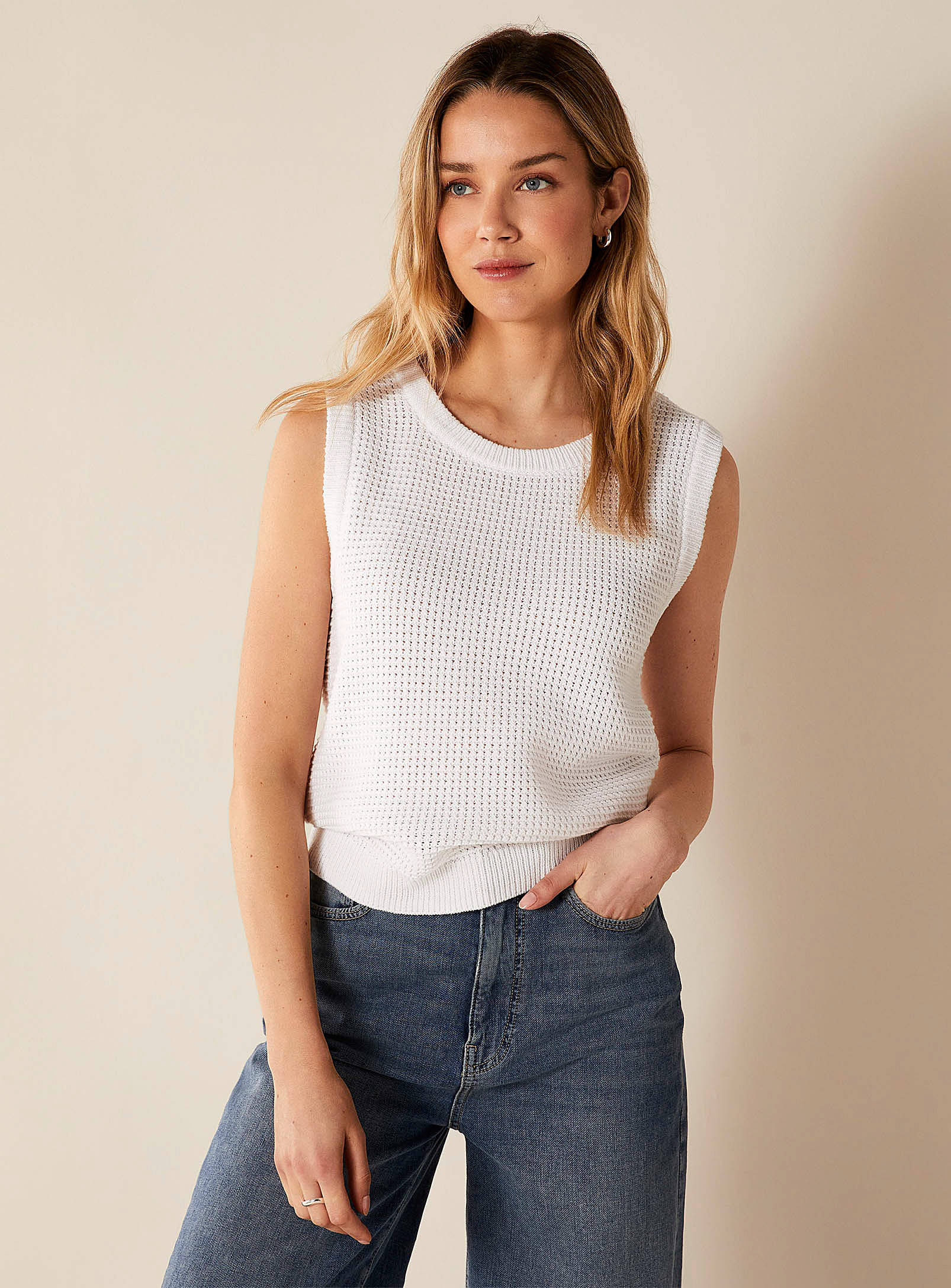 Contemporaine Textured Knit Cropped Sweater Vest In White