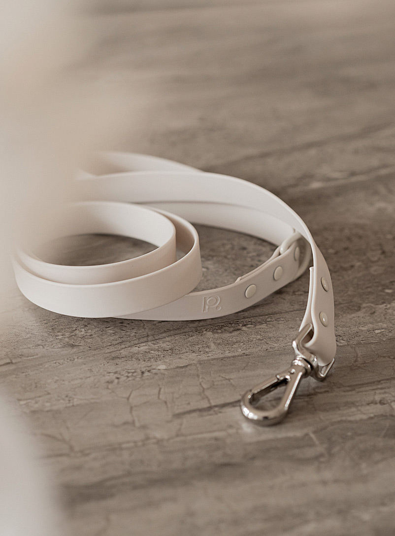 Peachy Dogs Ivory White Classic coated leash