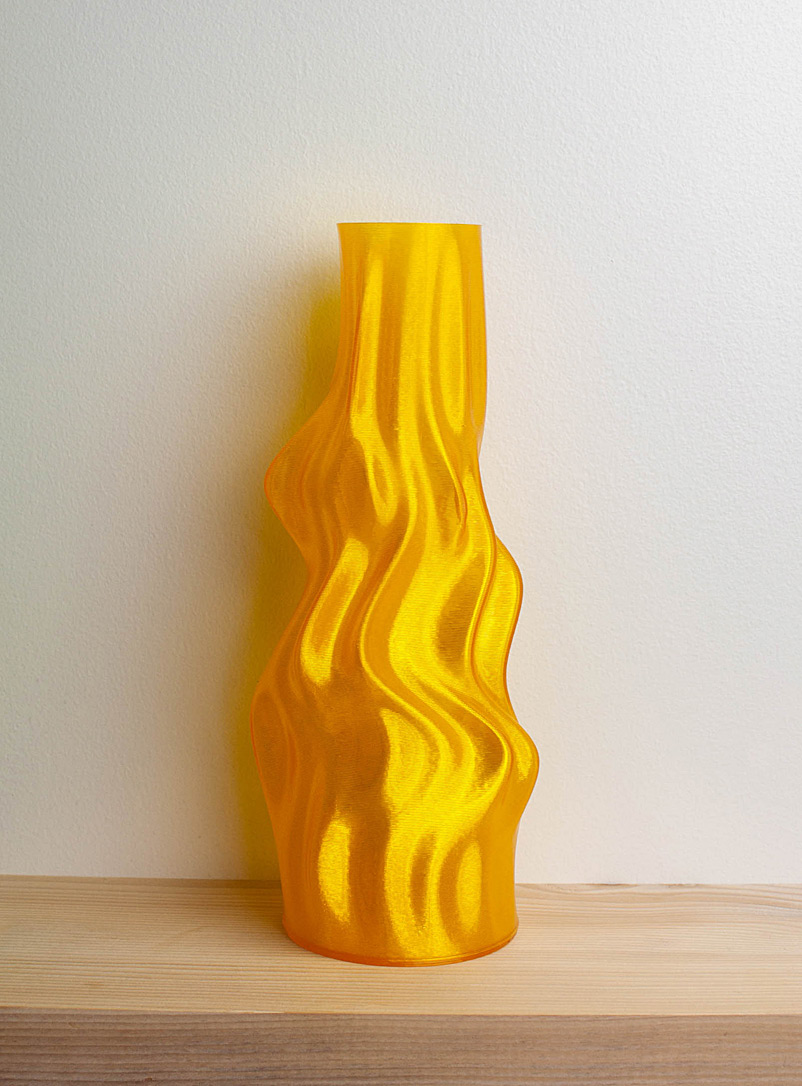 Stooludio: Le vase ondulé translucide no 3 Exclusivité Fabrique 1840 24,5 cm de hauteur Jaune or