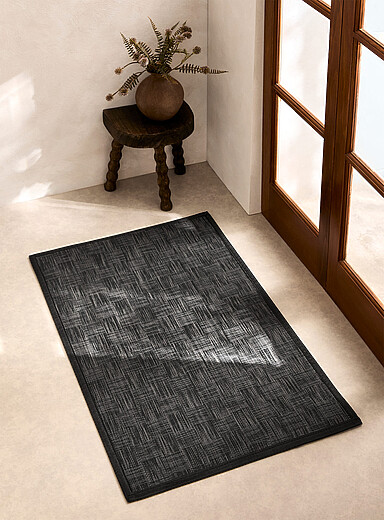 Le tapis vinyle damier t&eacute;n&eacute;breux Voir nos formats offerts
