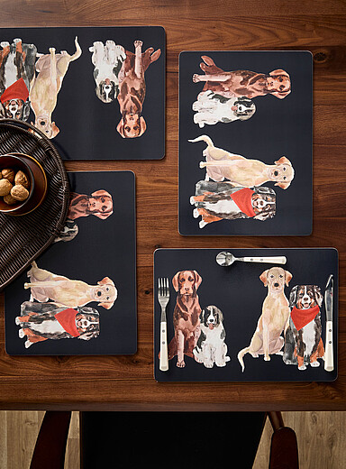 Simons x Mira: Les napperons lamin&eacute;s sur li&egrave;ge chiens Ensemble de 4 <b>En soutien &agrave; la Fondation Mira</b> Noir &agrave; motifs
